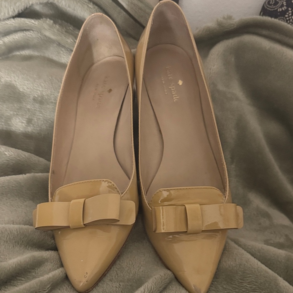 Kate Spade Fuchsia Box with Gold Text - used good condition and very comfortable